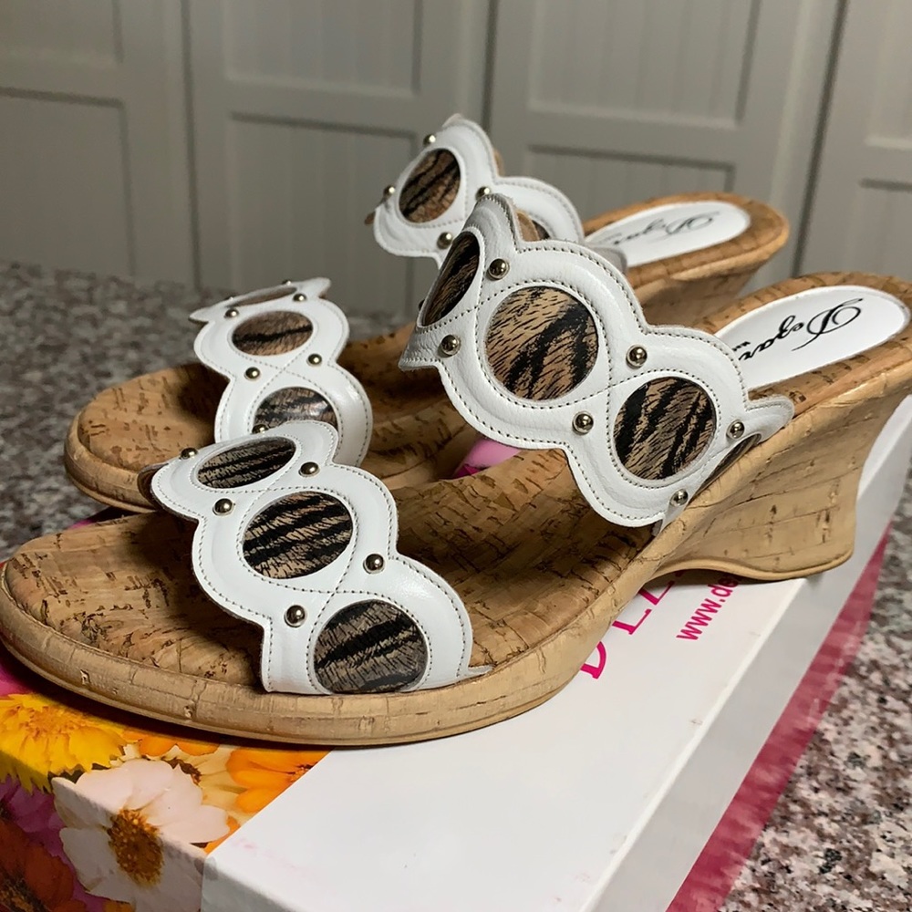 Dezario Wedges Shoes EUC